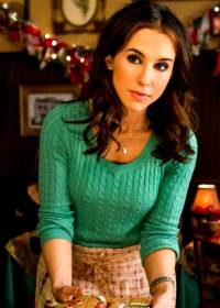 Lacey Chabert Is Gorgeous In Green
